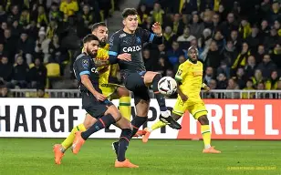 爱游戏全站-上海上港今天比赛首发及替补名单